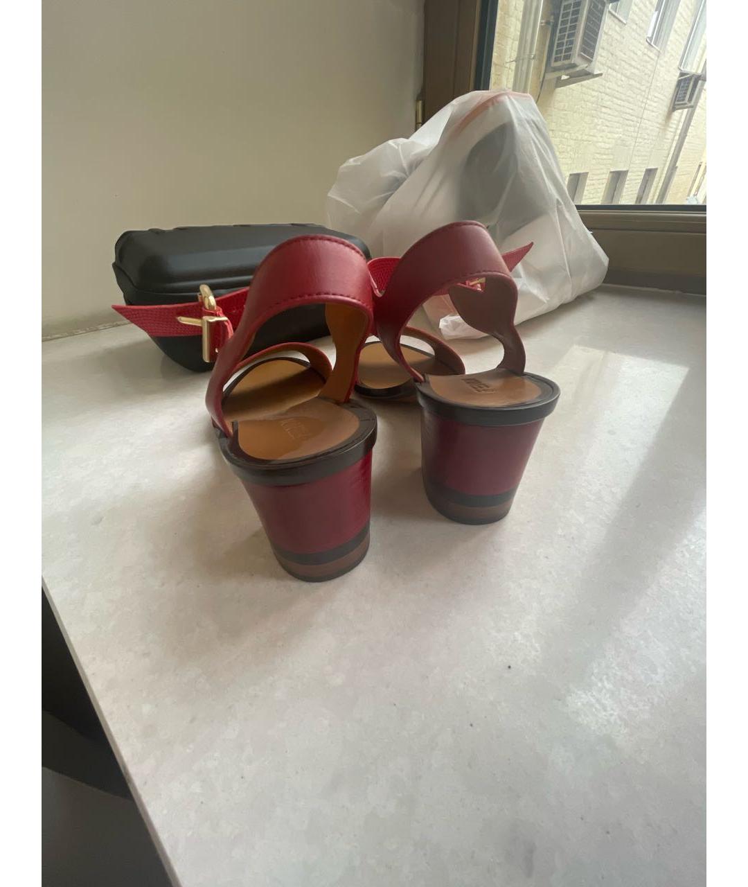 FENDI Красные босоножки из экзотической кожи, фото 4