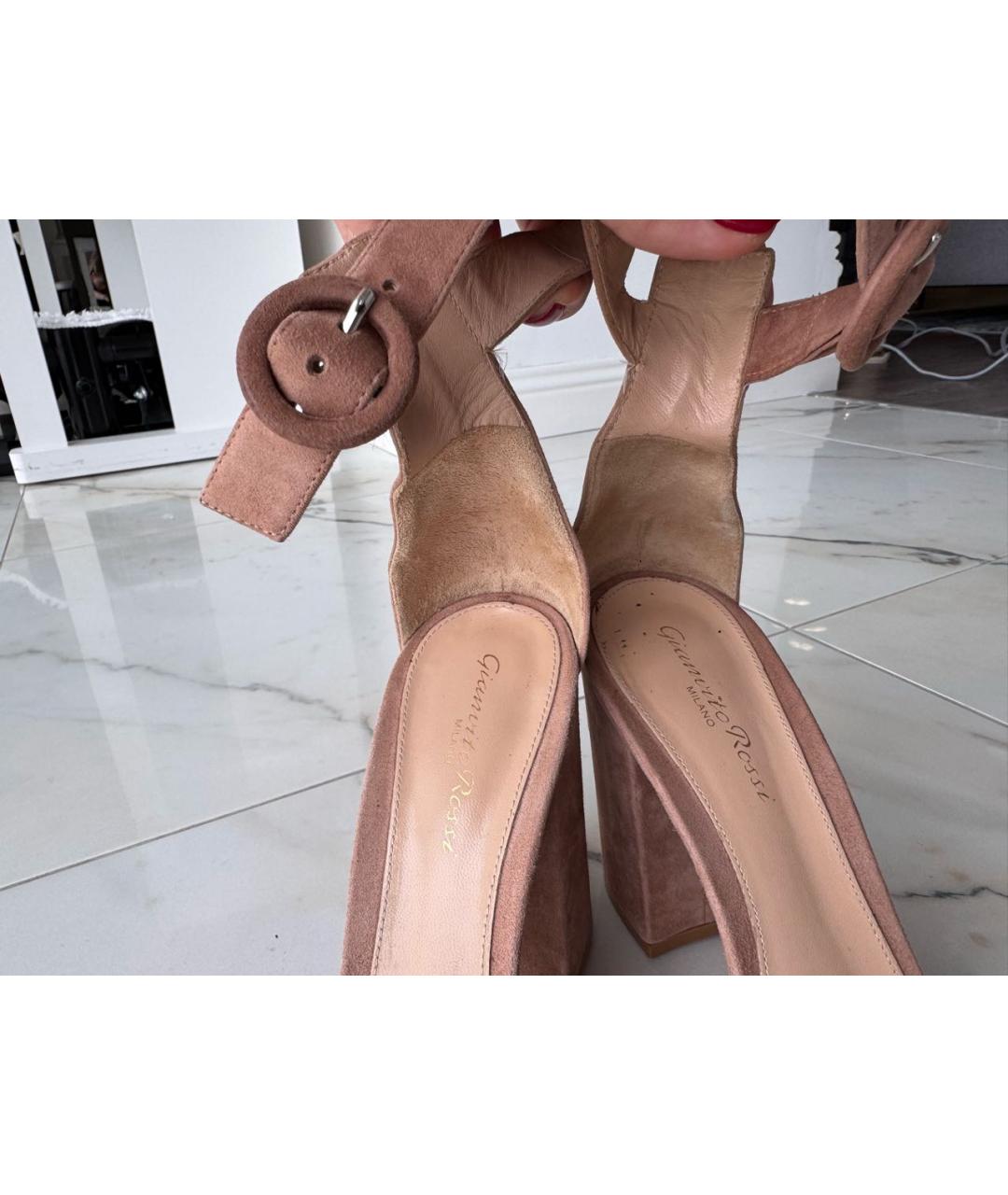 GIANVITO ROSSI Бежевые замшевые босоножки, фото 5