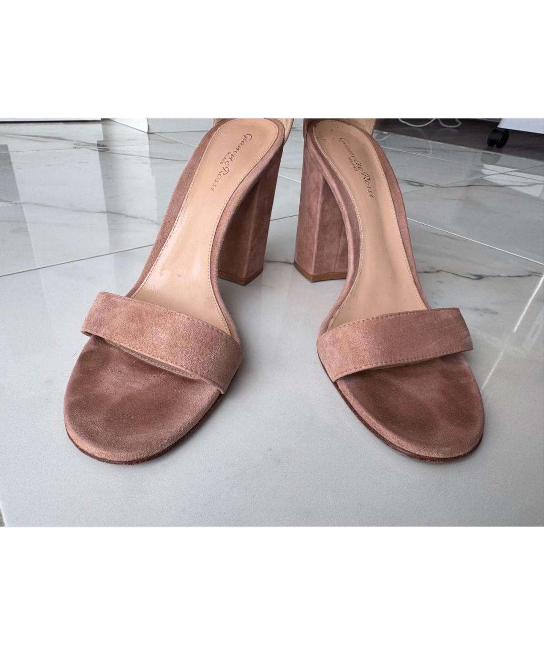 GIANVITO ROSSI Бежевые замшевые босоножки, фото 4