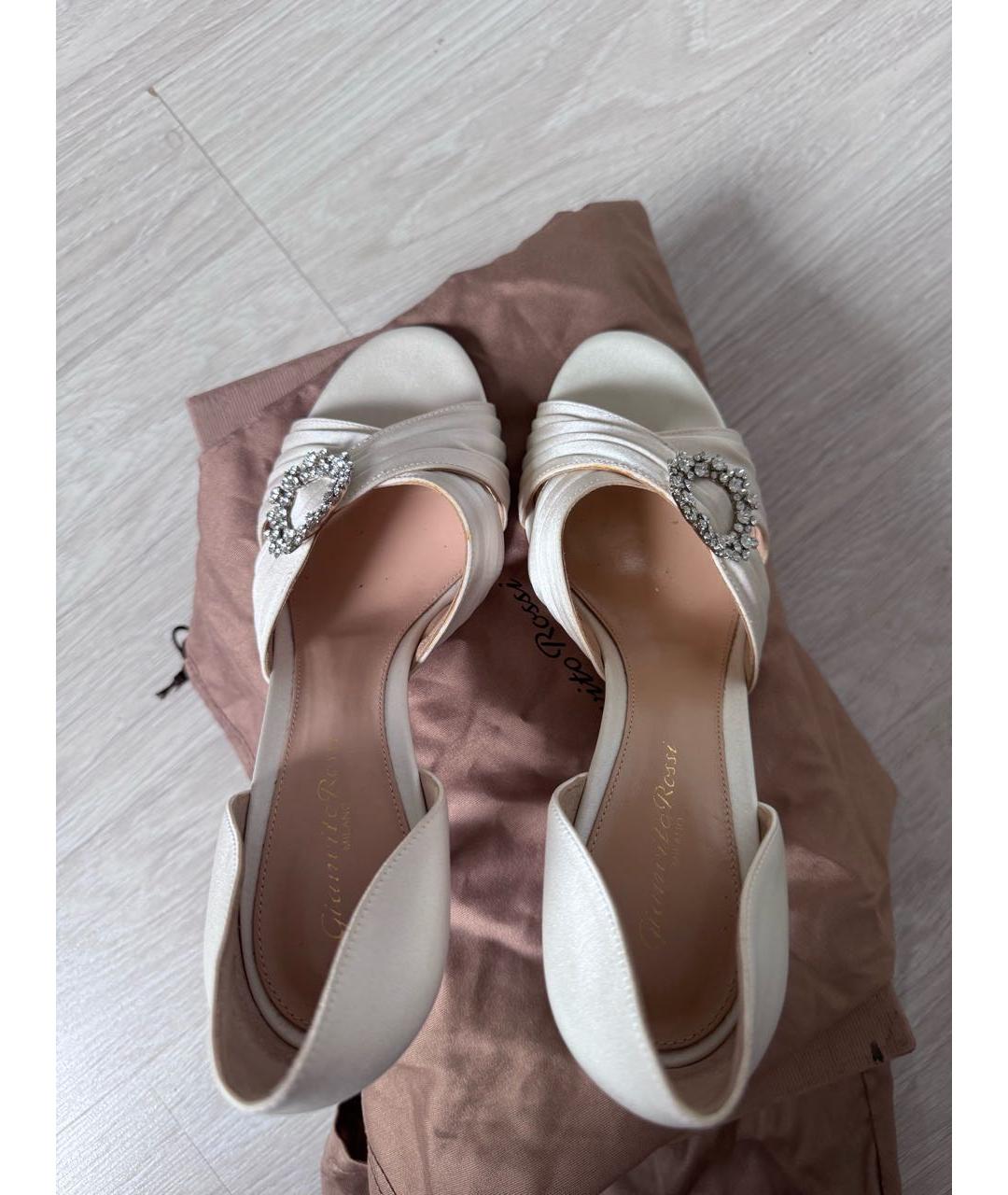 GIANVITO ROSSI Бежевые кожаные туфли, фото 3