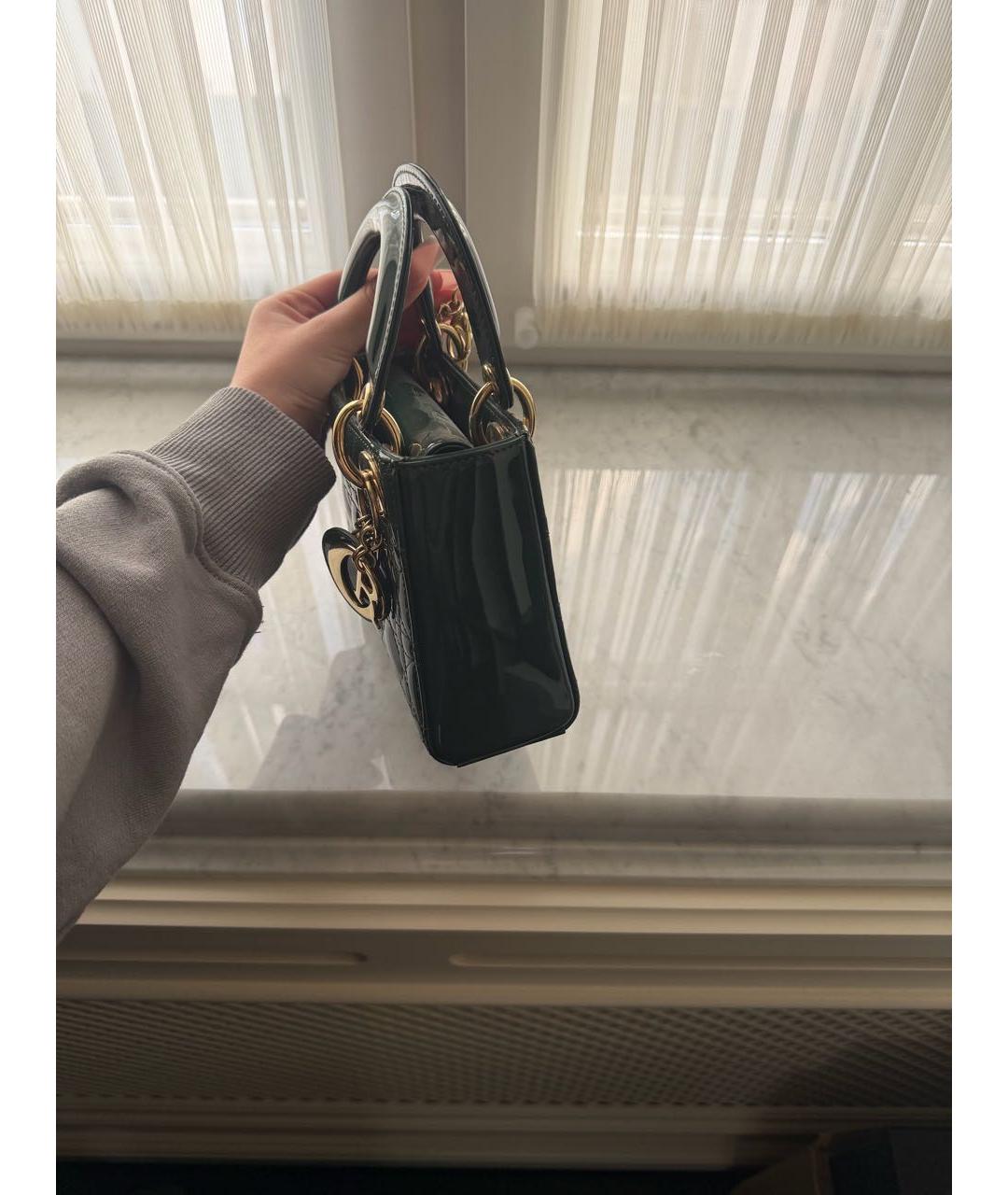 CHRISTIAN DIOR Зеленая сумка с короткими ручками из лакированной кожи, фото 2