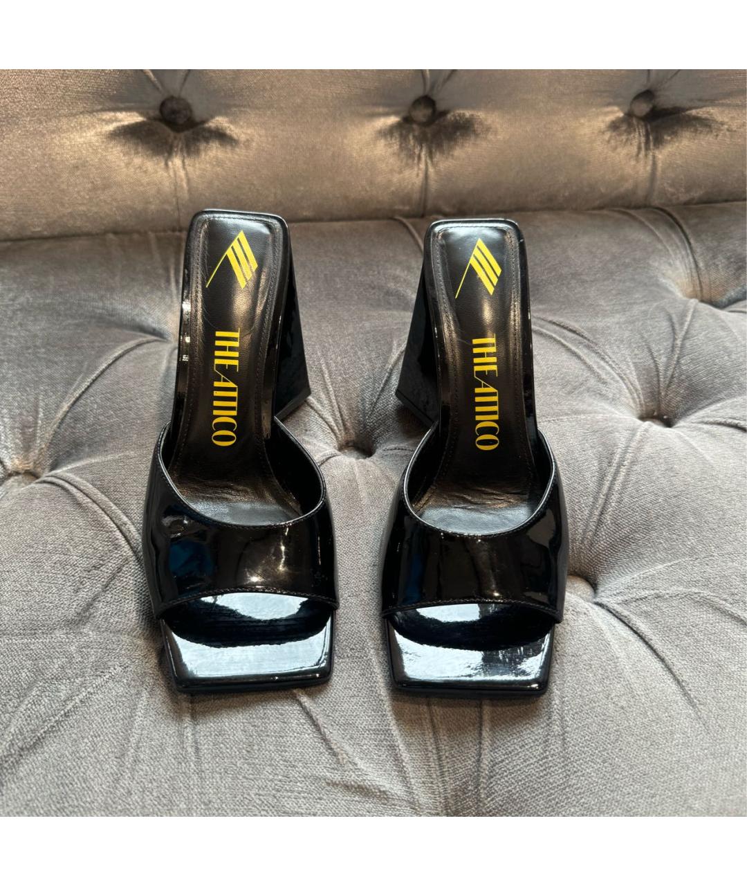 THE ATTICO Черные босоножки из лакированной кожи, фото 2