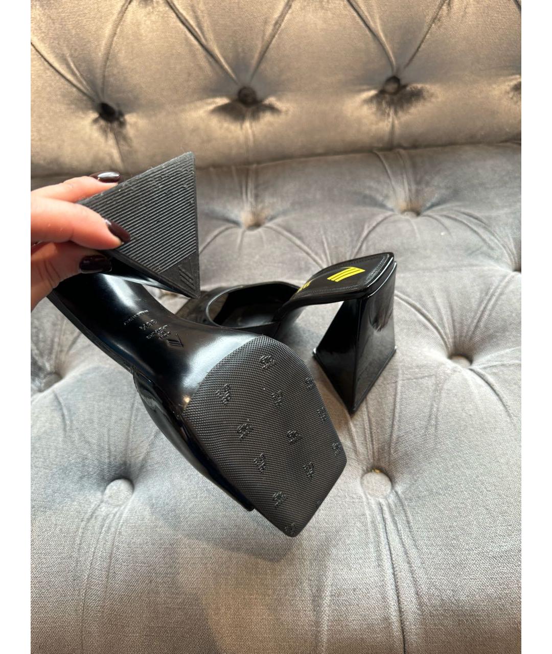 THE ATTICO Черные босоножки из лакированной кожи, фото 4