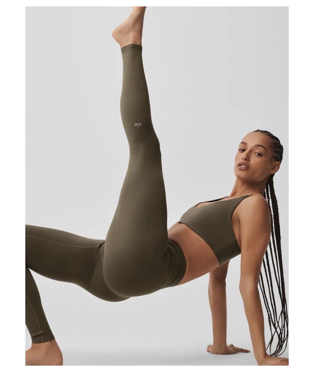 ALO YOGA Хаки спортивные брюки и шорты, фото 5