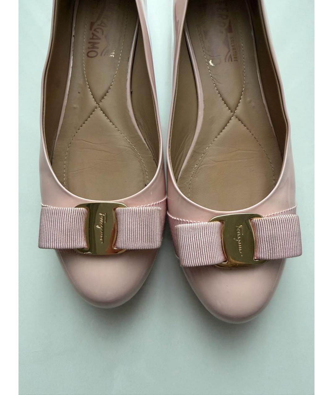 FERRAGAMO Розовые туфли из лакированной кожи, фото 5