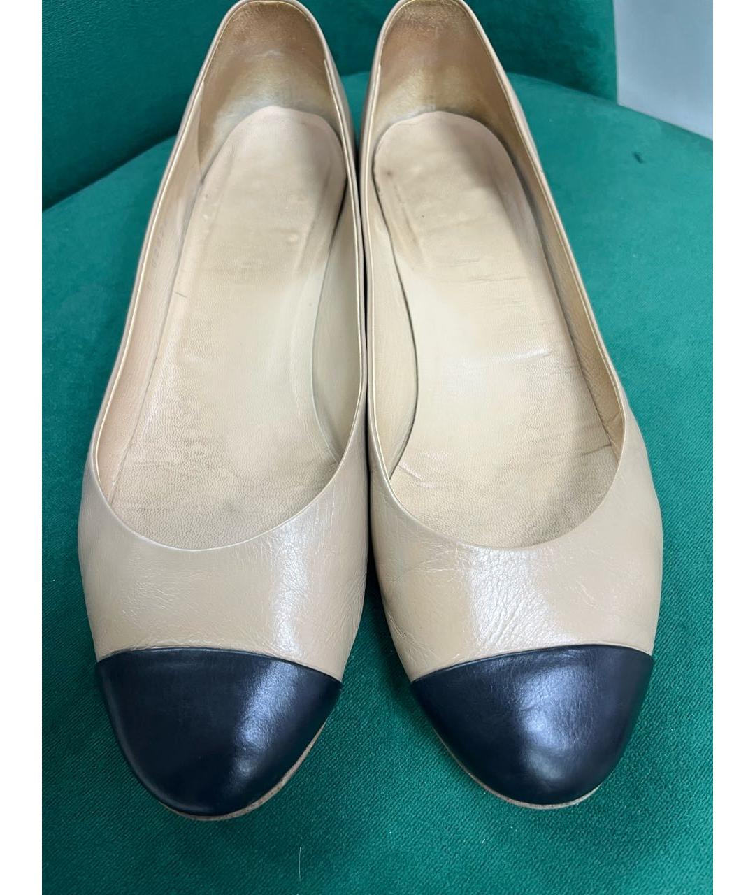 CHANEL Бежевые кожаные балетки, фото 2