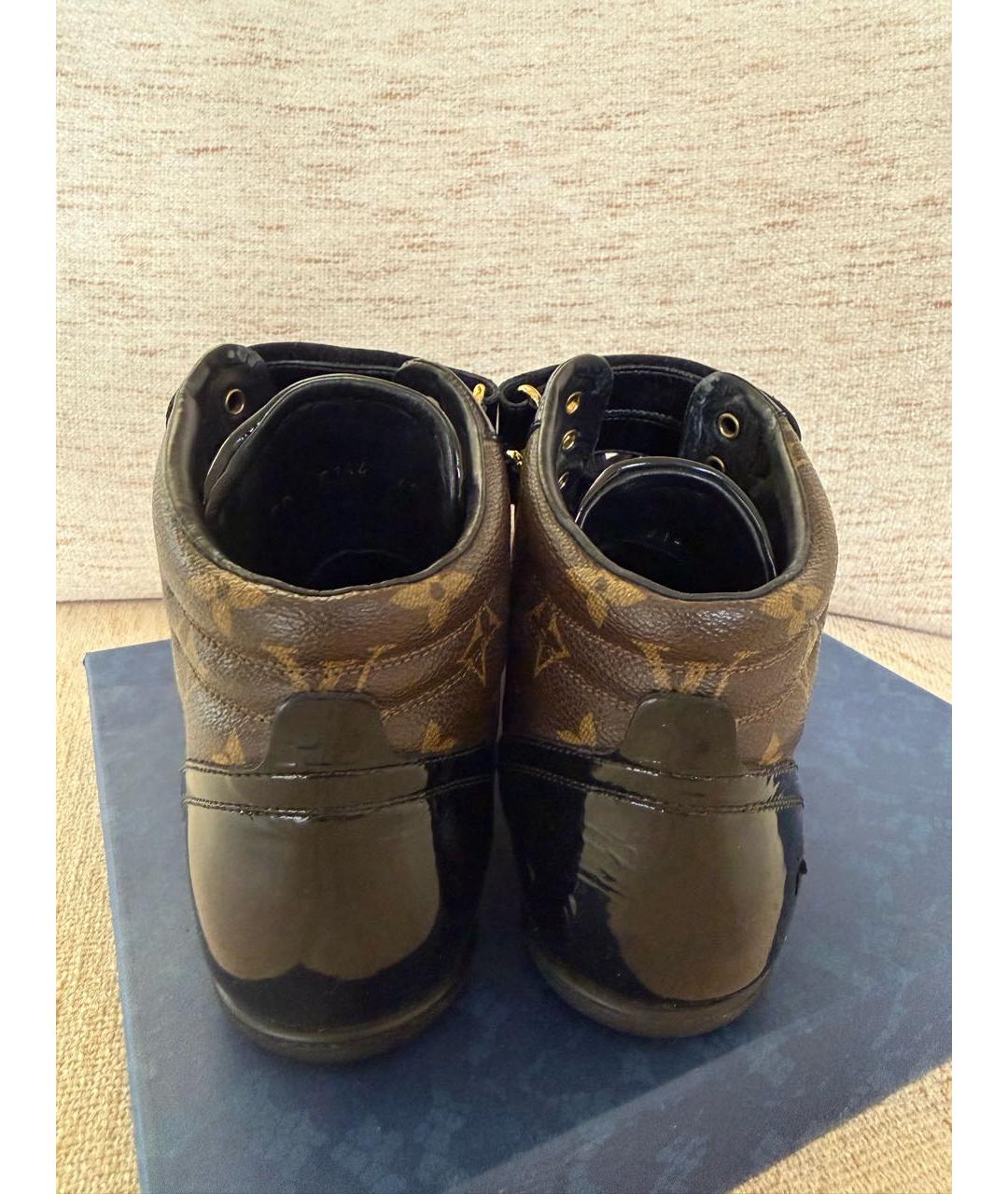 LOUIS VUITTON Коричневые замшевые ботинки, фото 2