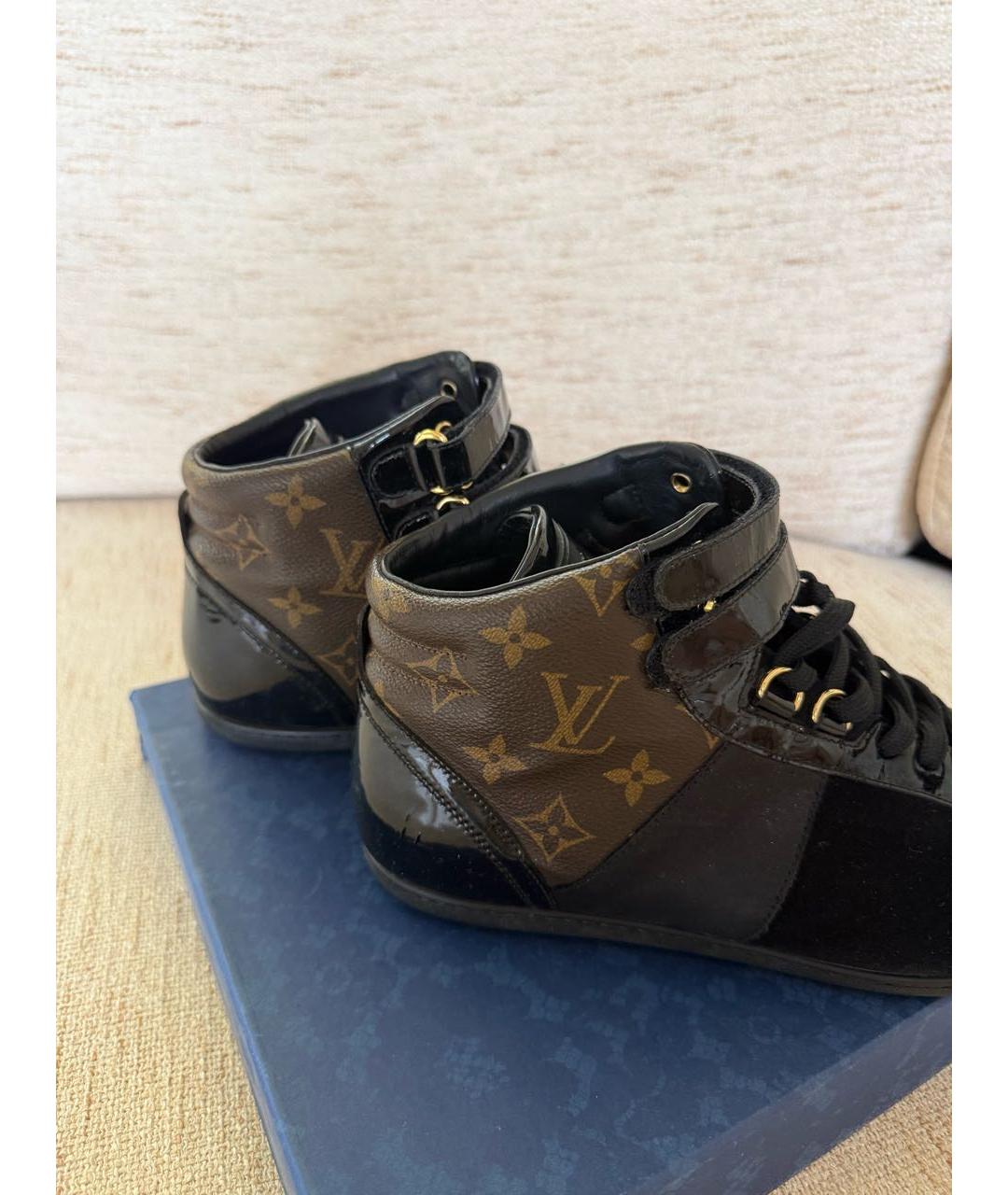LOUIS VUITTON Коричневые замшевые ботинки, фото 3