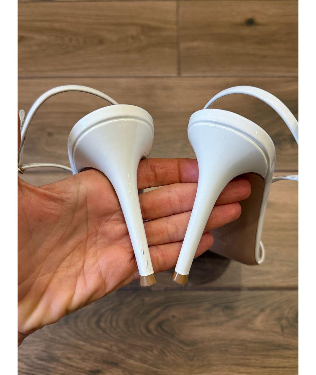 JIMMY CHOO Белые туфли из лакированной кожи, фото 3