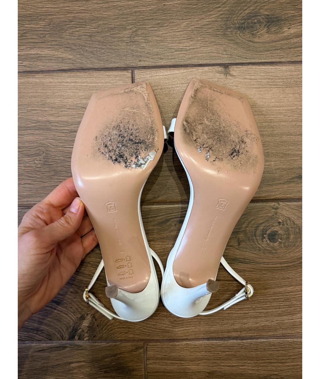 JIMMY CHOO Белые туфли из лакированной кожи, фото 5