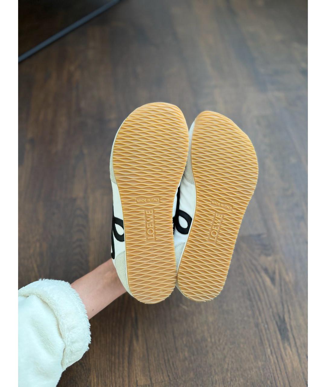LOEWE Белые замшевые кеды, фото 4