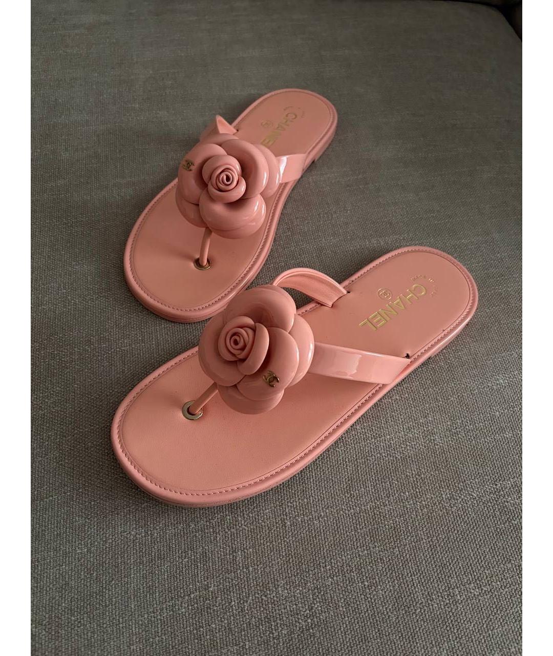CHANEL Розовые шлепанцы из лакированной кожи, фото 4