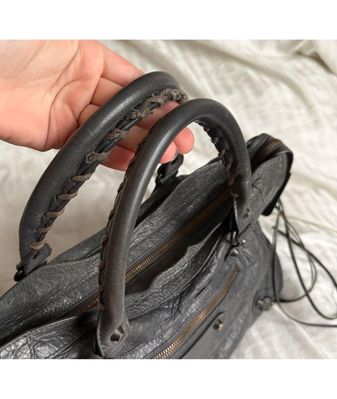 BALENCIAGA Серая кожаная сумка с короткими ручками, фото 3