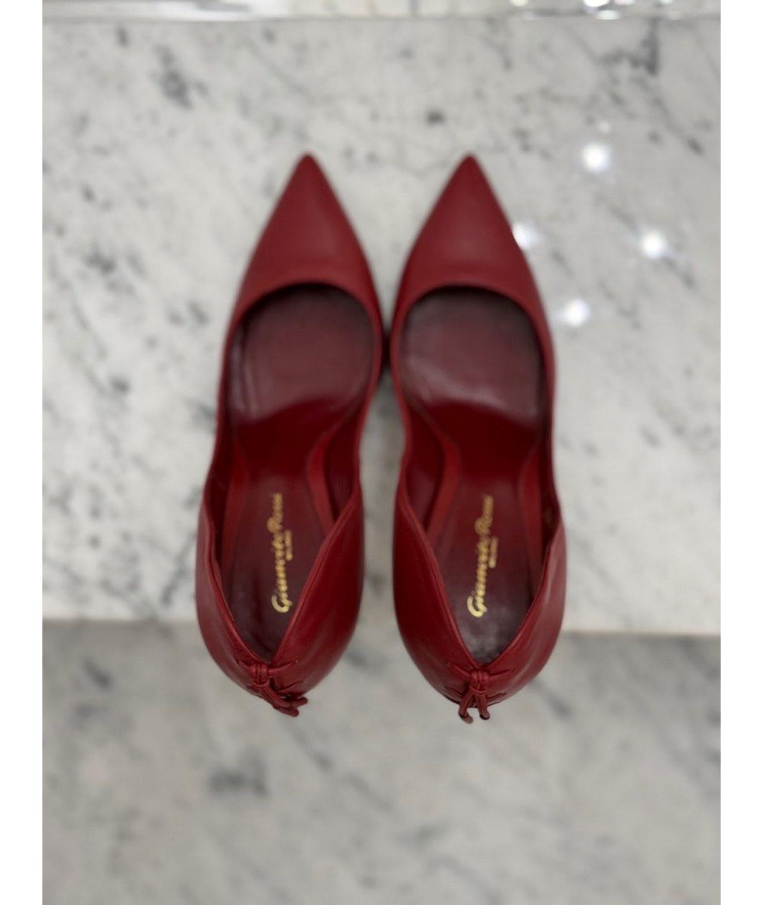 GIANVITO ROSSI Красные кожаные лодочки на низком каблуке, фото 6