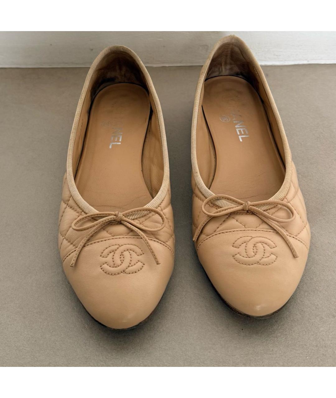 CHANEL Бежевые кожаные балетки, фото 2