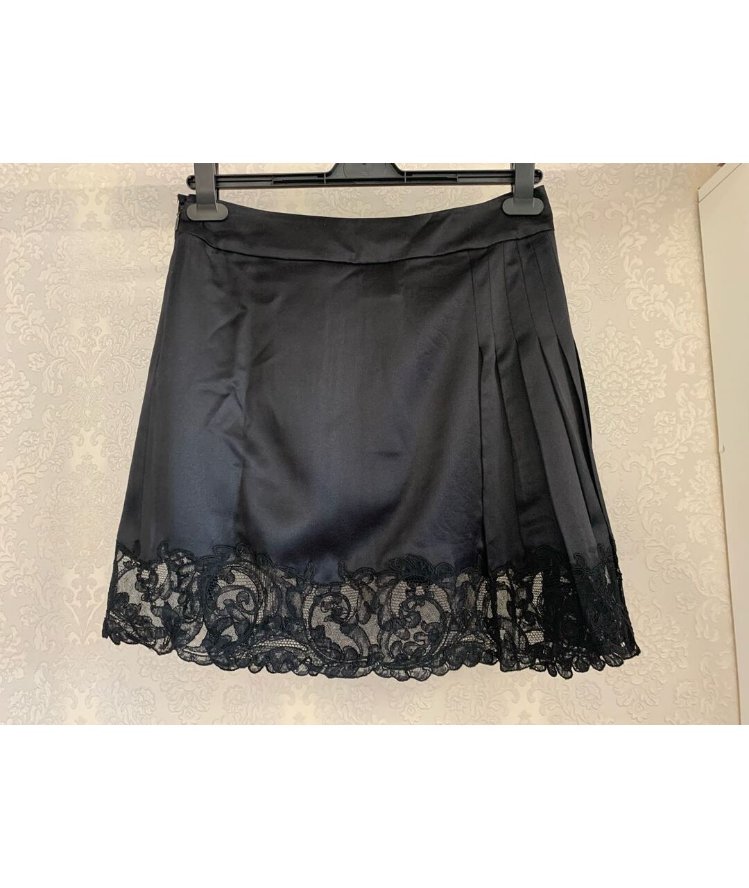 VERSACE Черная шелковая юбка мини, фото 2