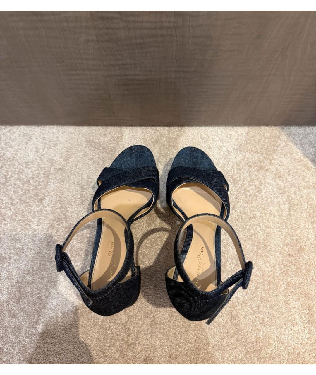 GIANVITO ROSSI Темно-синие текстильные босоножки, фото 3