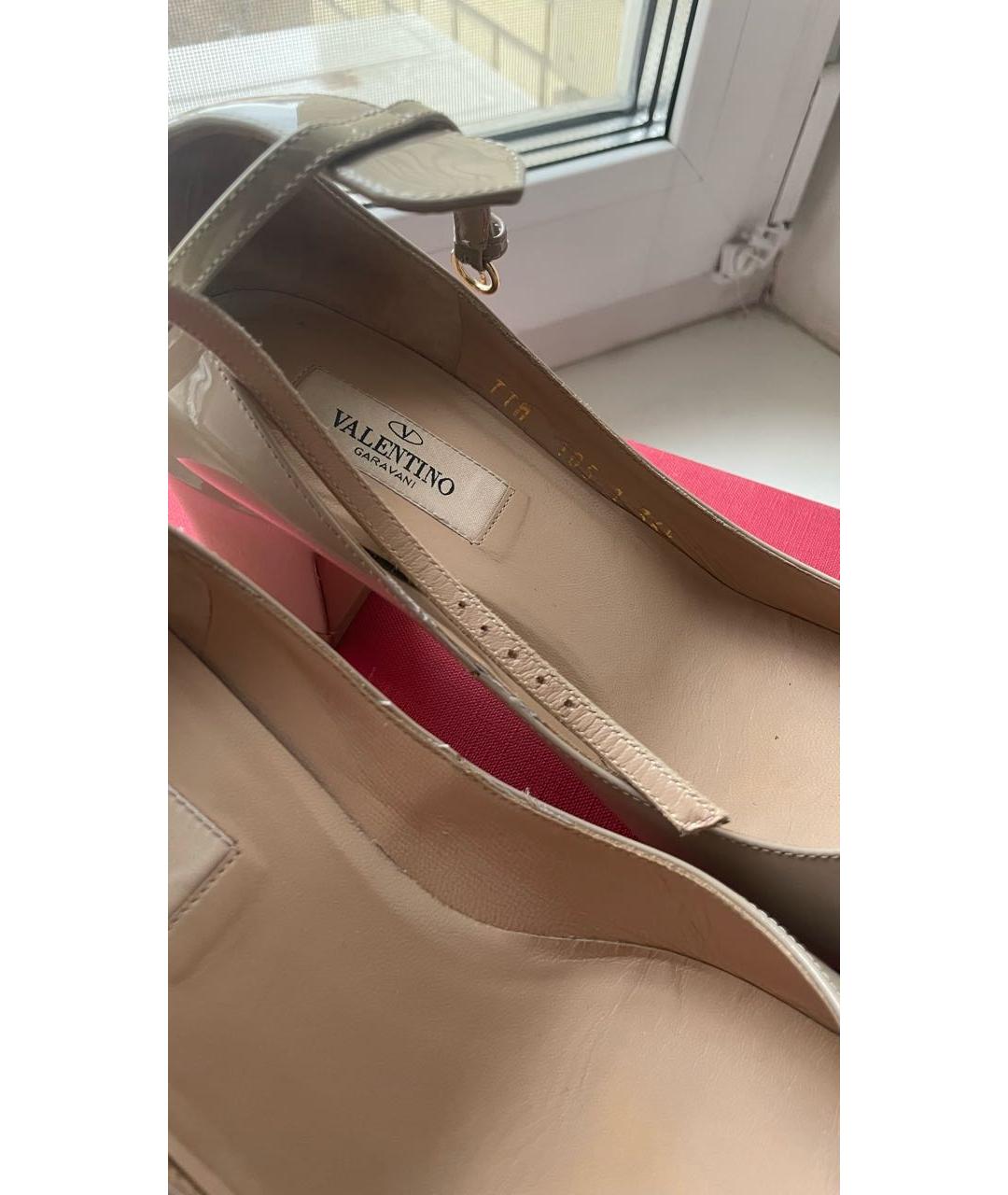 VALENTINO Бежевые туфли из лакированной кожи, фото 5