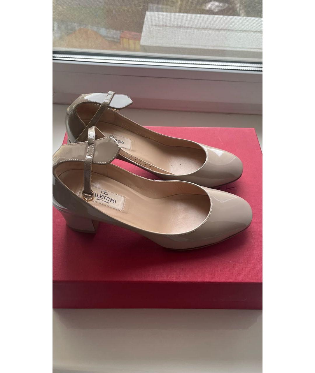 VALENTINO Бежевые туфли из лакированной кожи, фото 7