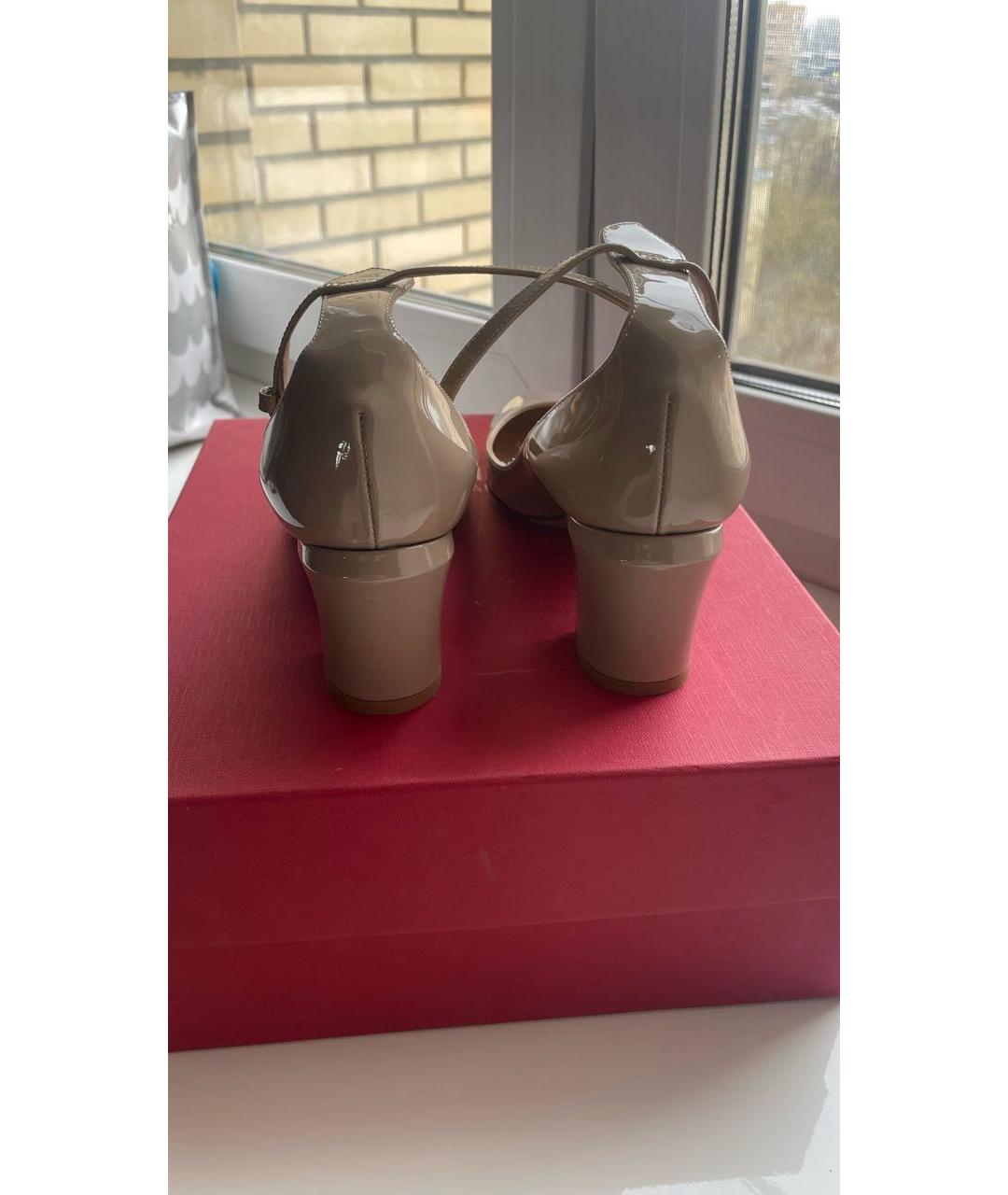 VALENTINO Бежевые туфли из лакированной кожи, фото 4