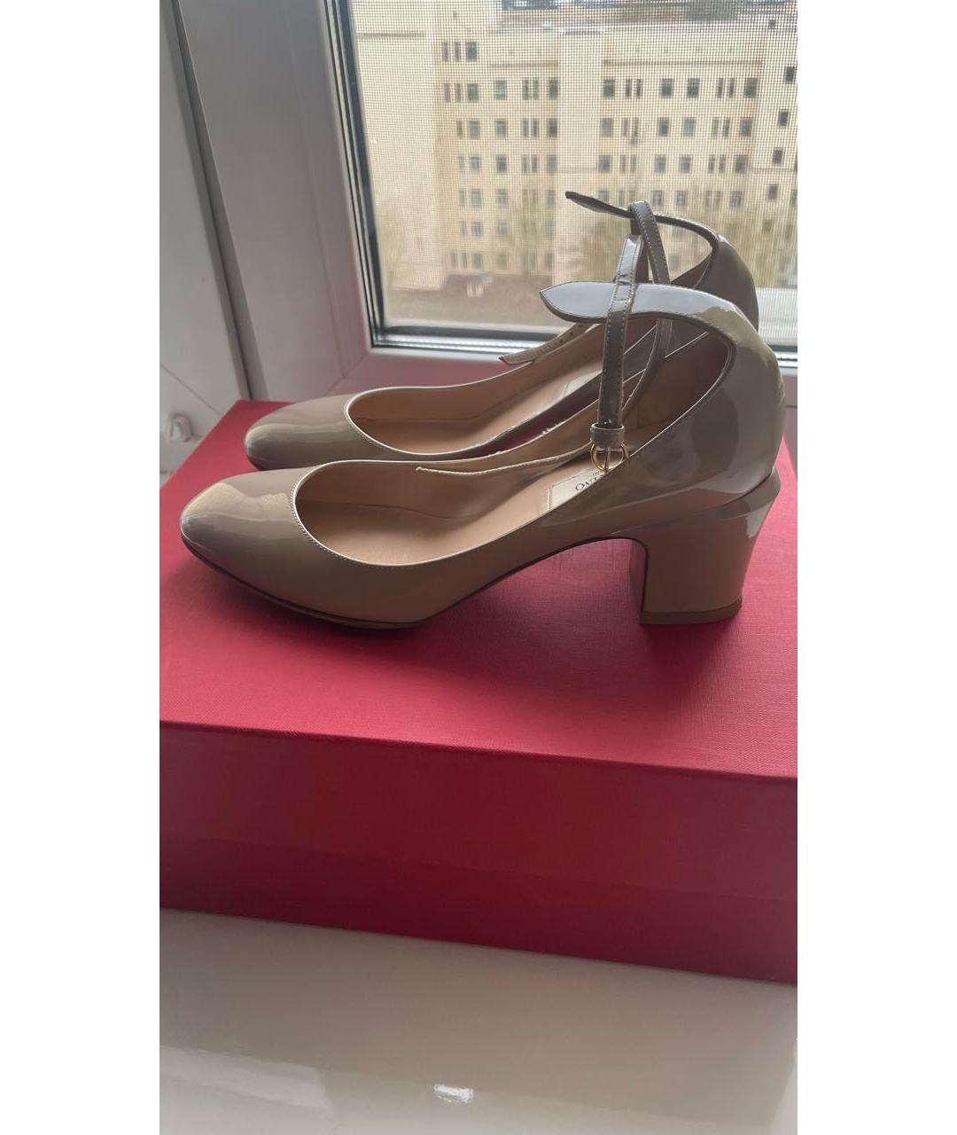 VALENTINO Бежевые туфли из лакированной кожи, фото 9