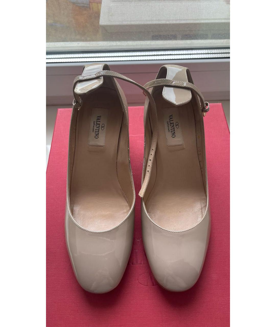 VALENTINO Бежевые туфли из лакированной кожи, фото 6