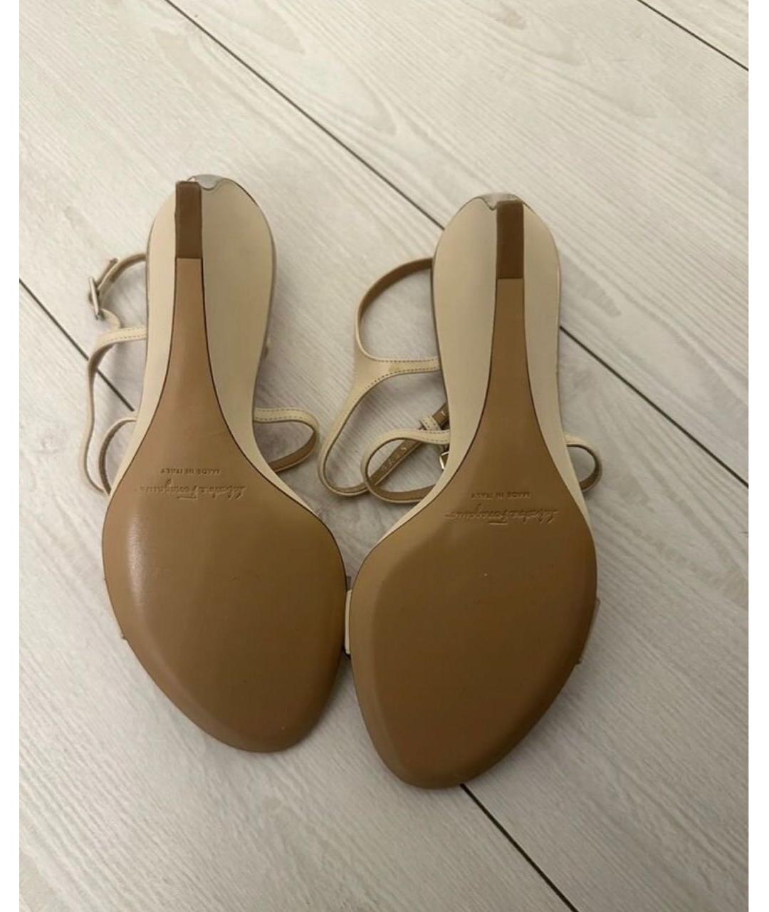 FERRAGAMO Бежевые кожаные босоножки, фото 2