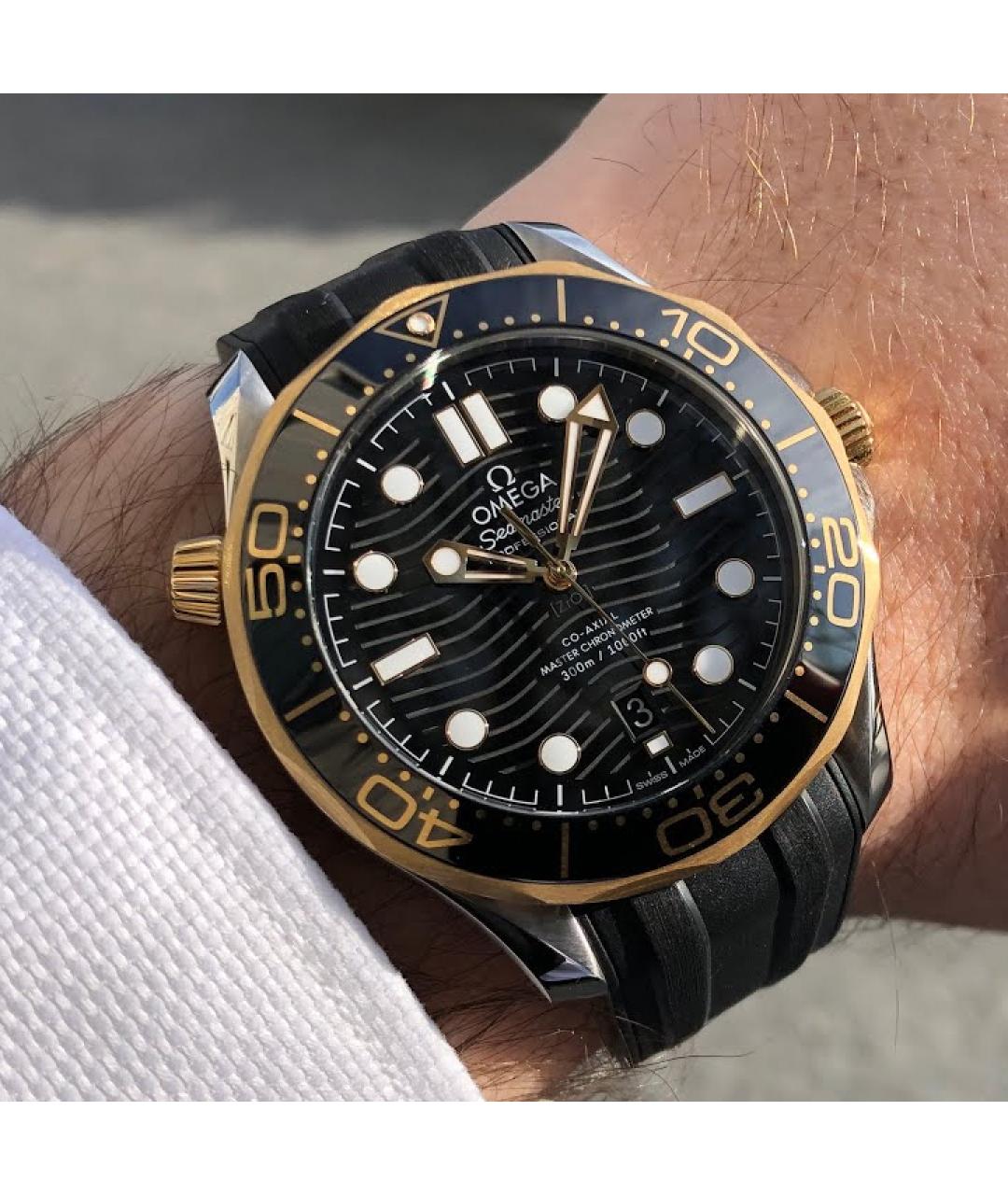 OMEGA Черные часы из желтого золота, фото 3