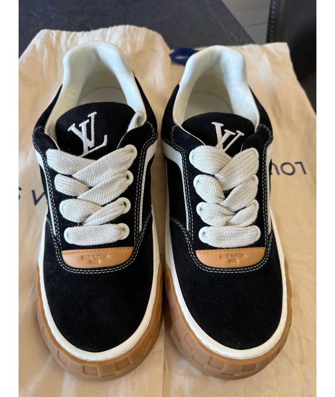 LOUIS VUITTON Черные замшевые низкие кроссовки / кеды, фото 3