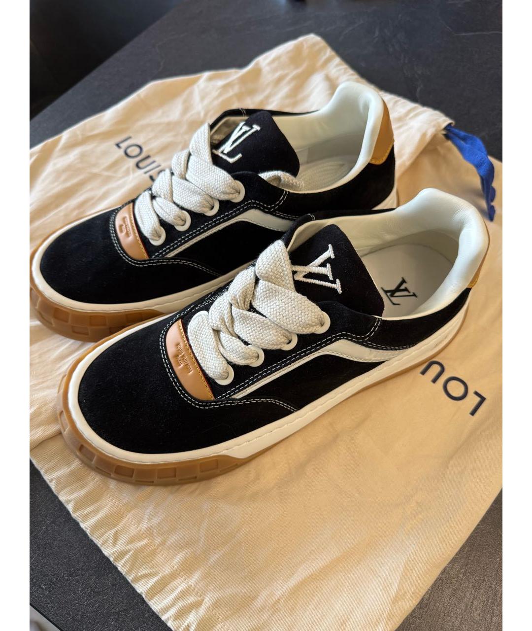 LOUIS VUITTON Черные замшевые низкие кроссовки / кеды, фото 5