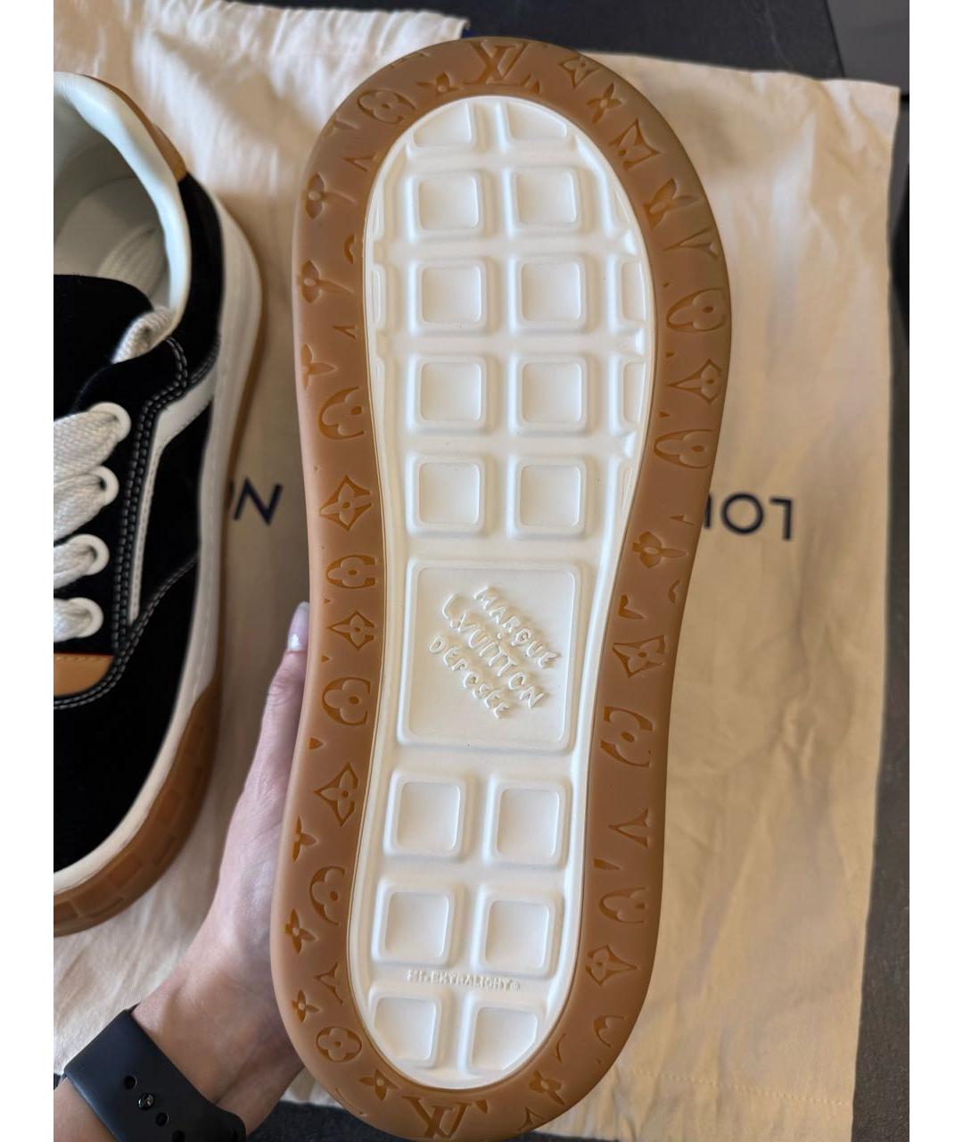 LOUIS VUITTON Черные замшевые низкие кроссовки / кеды, фото 4