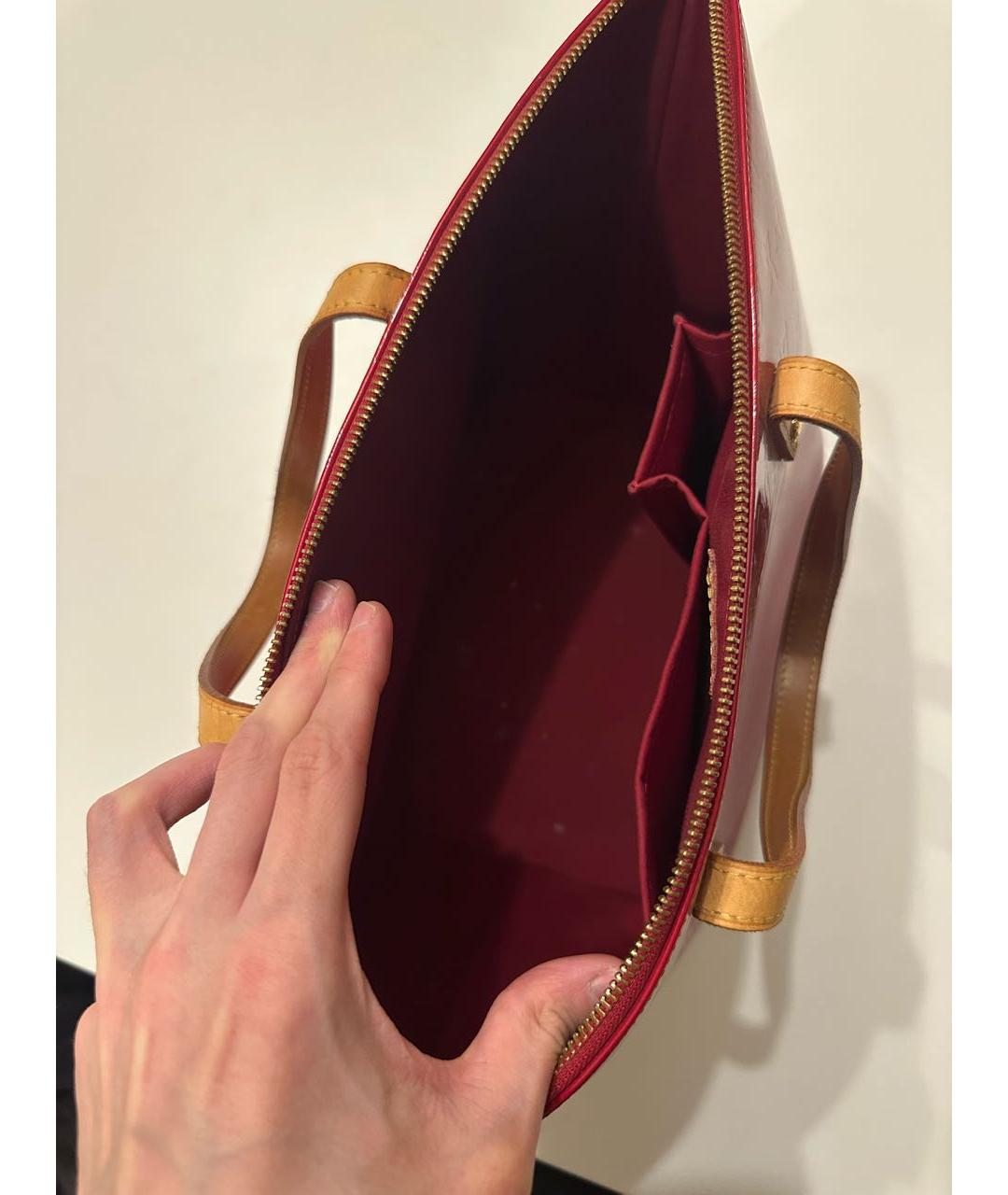 LOUIS VUITTON Красная сумка с короткими ручками из лакированной кожи, фото 4