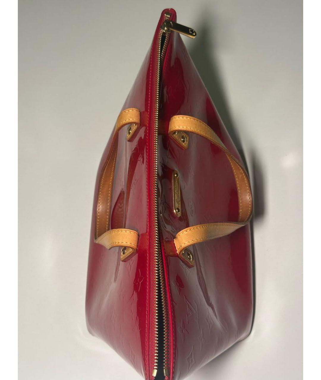 LOUIS VUITTON Красная сумка с короткими ручками из лакированной кожи, фото 5