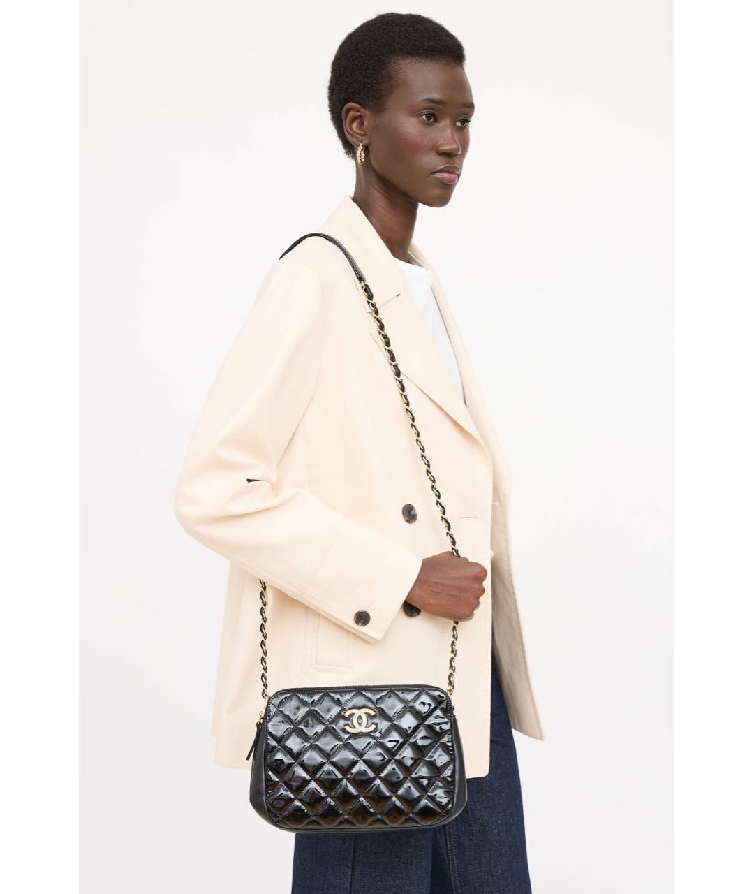 CHANEL Черная сумка через плечо из лакированной кожи, фото 7