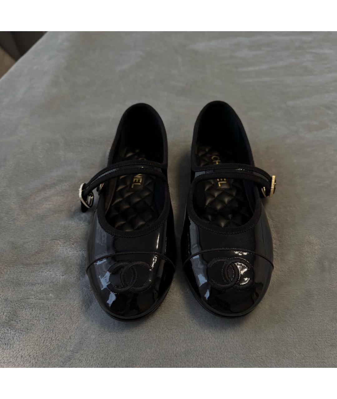 CHANEL Черные балетки из лакированной кожи, фото 2