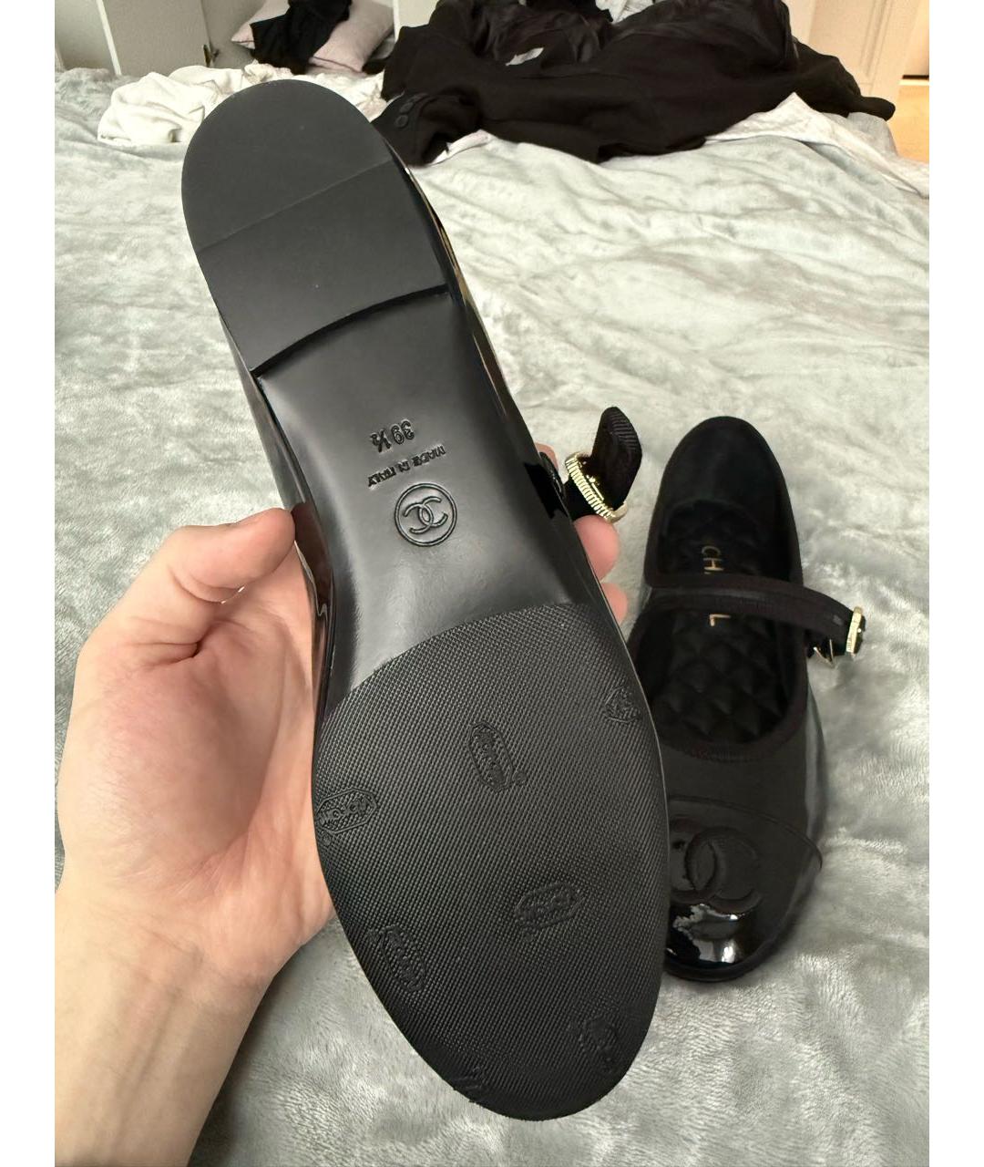 CHANEL Черные балетки из лакированной кожи, фото 7