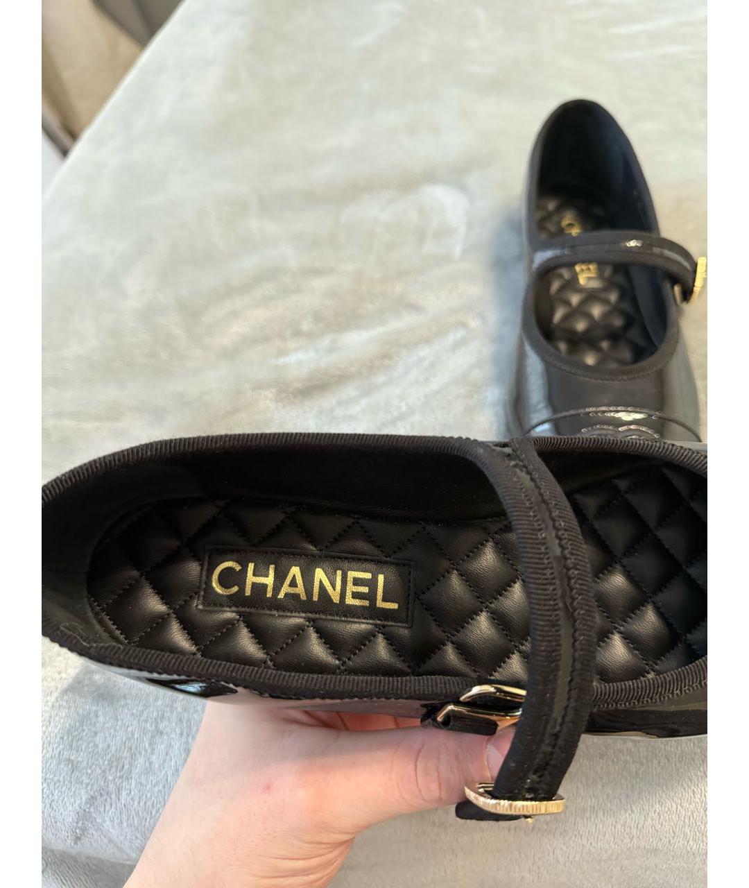 CHANEL Черные балетки из лакированной кожи, фото 4