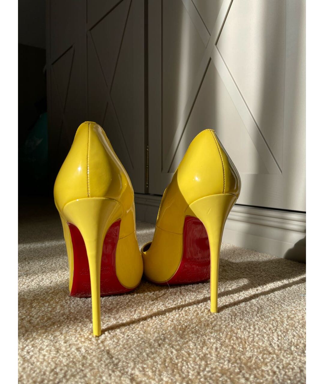 CHRISTIAN LOUBOUTIN Желтые туфли из лакированной кожи, фото 4