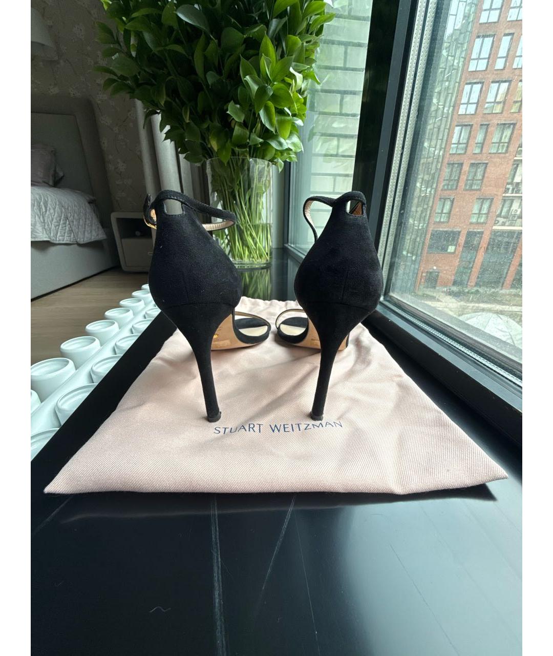 STUART WEITZMAN Черные замшевые босоножки, фото 4