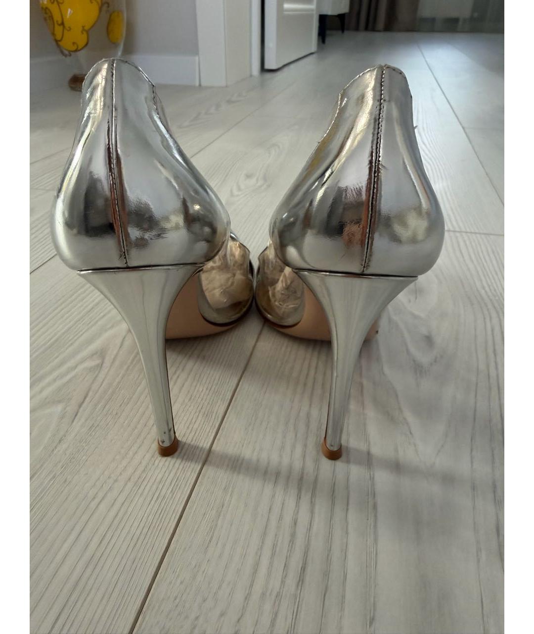 GIANVITO ROSSI Серебряные замшевые туфли, фото 4