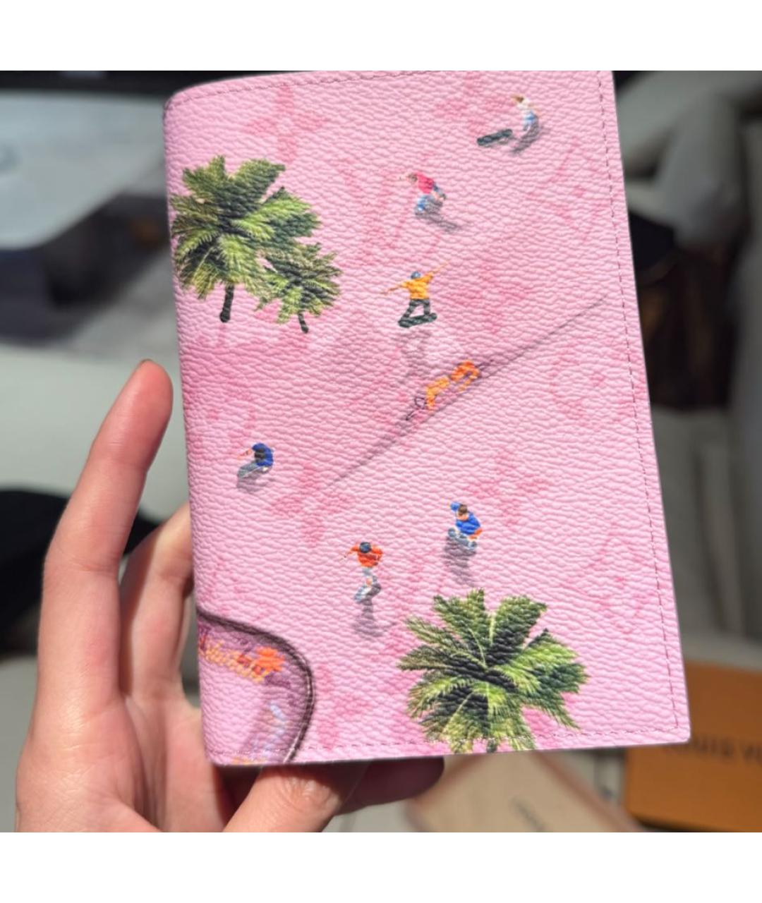 LOUIS VUITTON Коралловый кожаный кошелек, фото 4