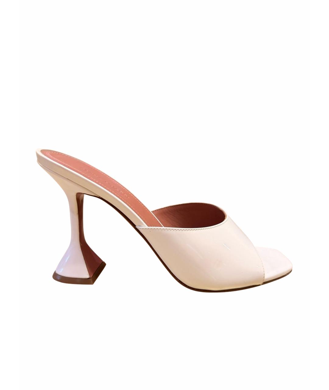 Amina Muaddi Белые босоножки из лакированной кожи, фото 6