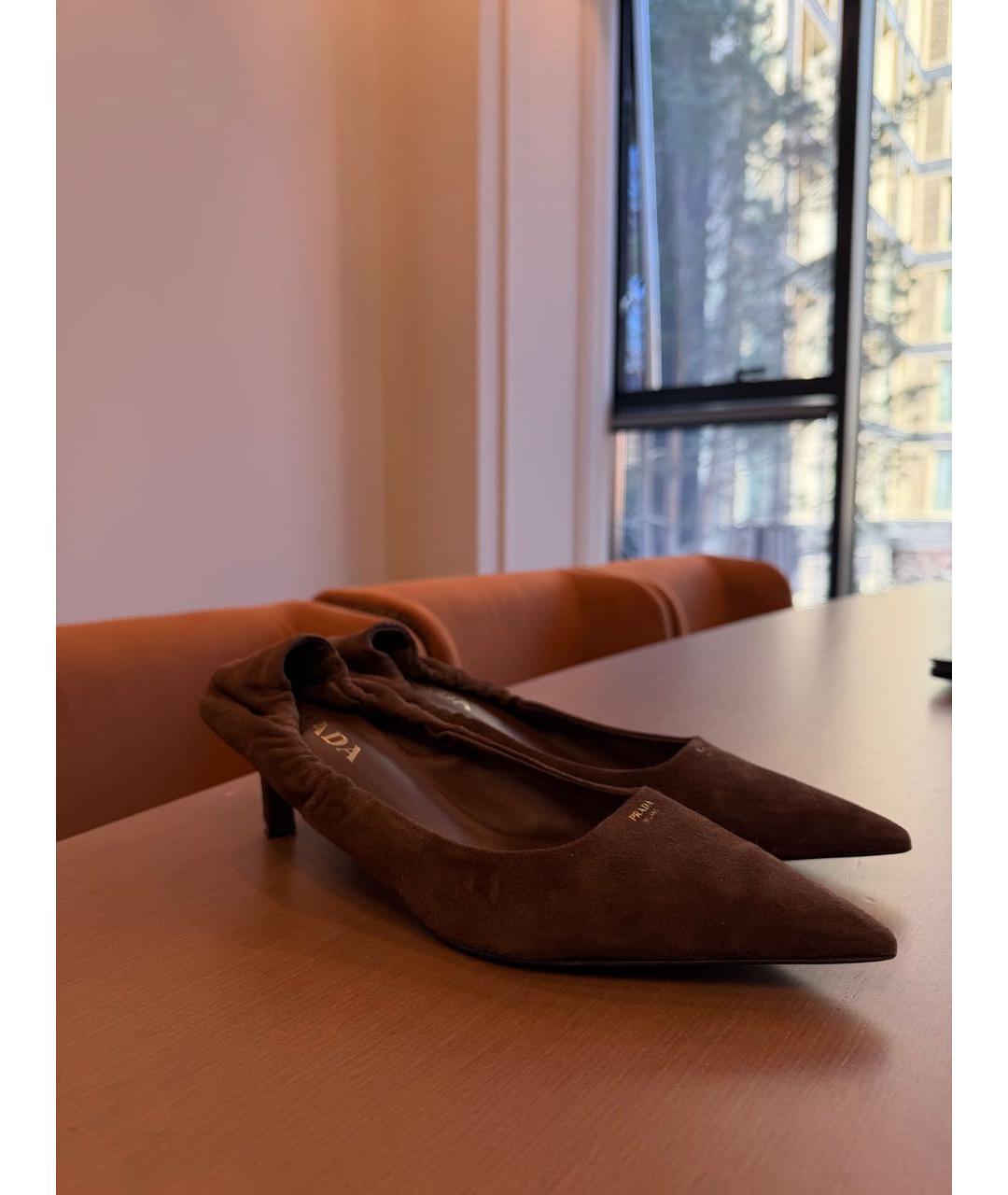 PRADA Коричневые замшевые туфли, фото 2