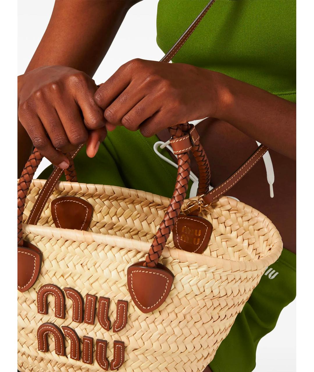 MIU MIU Бежевая пелетеная сумка тоут, фото 6