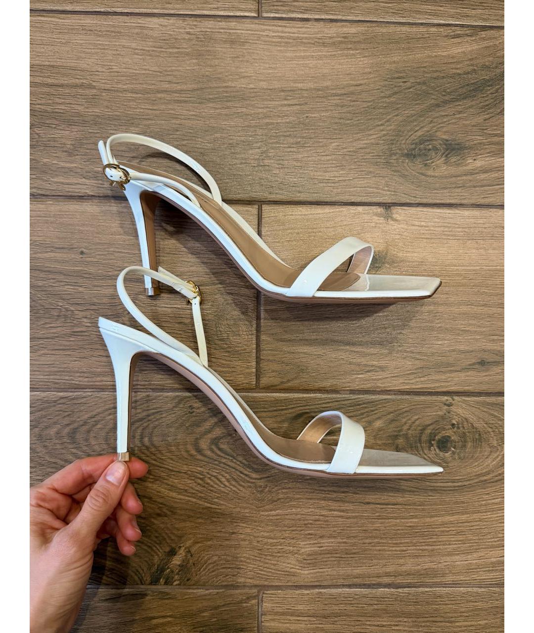 GIANVITO ROSSI Белые босоножки из лакированной кожи, фото 6