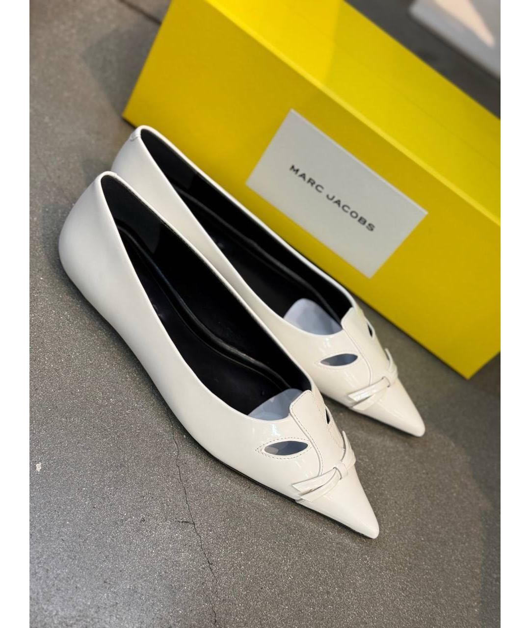 MARC JACOBS Белые балетки из лакированной кожи, фото 2