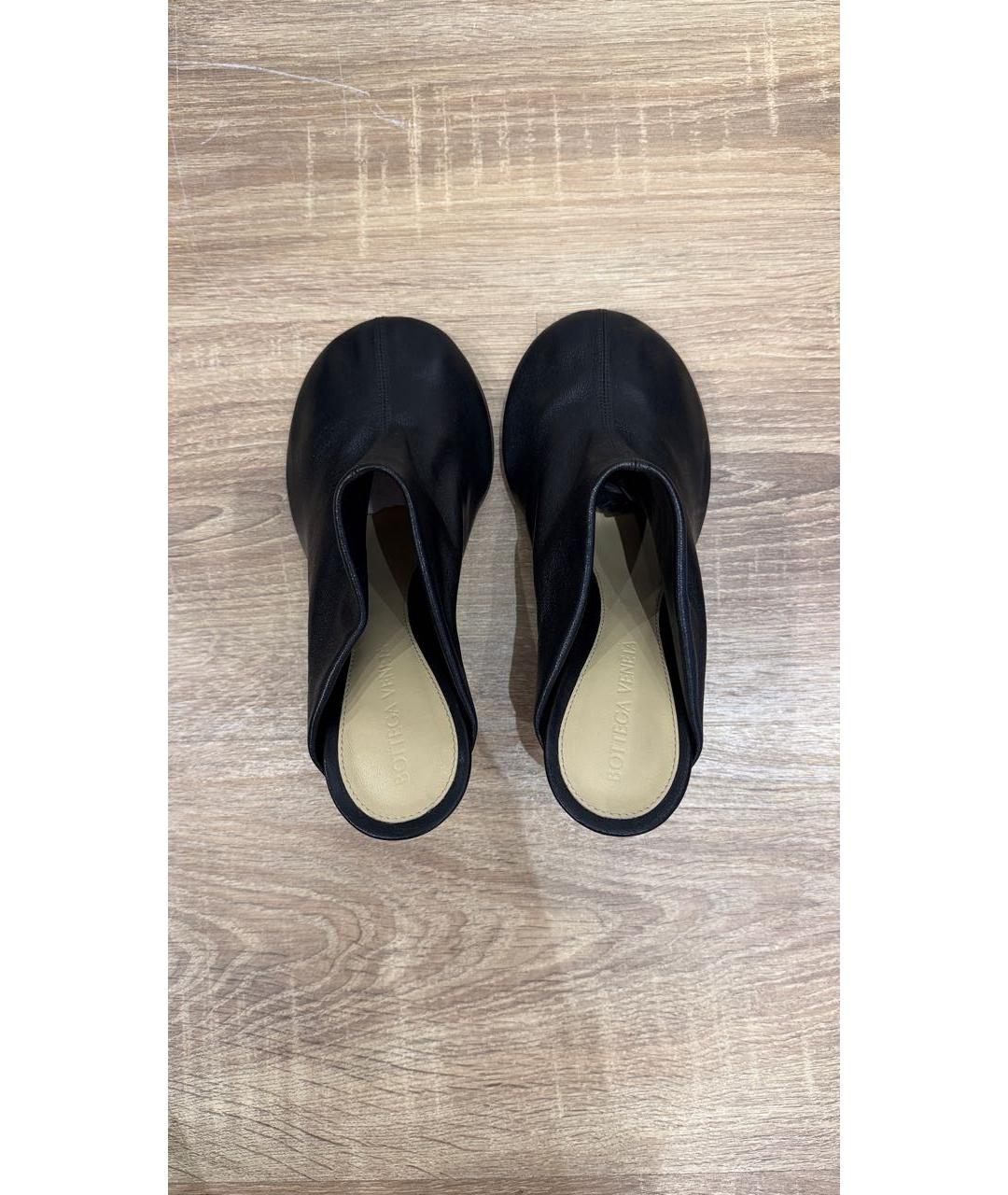 BOTTEGA VENETA Черные кожаные мюли, фото 3