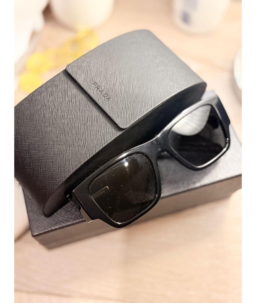 PRADA Черные пластиковые солнцезащитные очки, фото 4