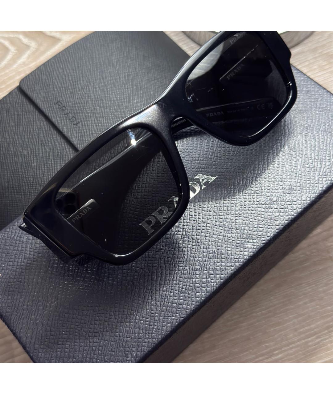 PRADA Черные пластиковые солнцезащитные очки, фото 2