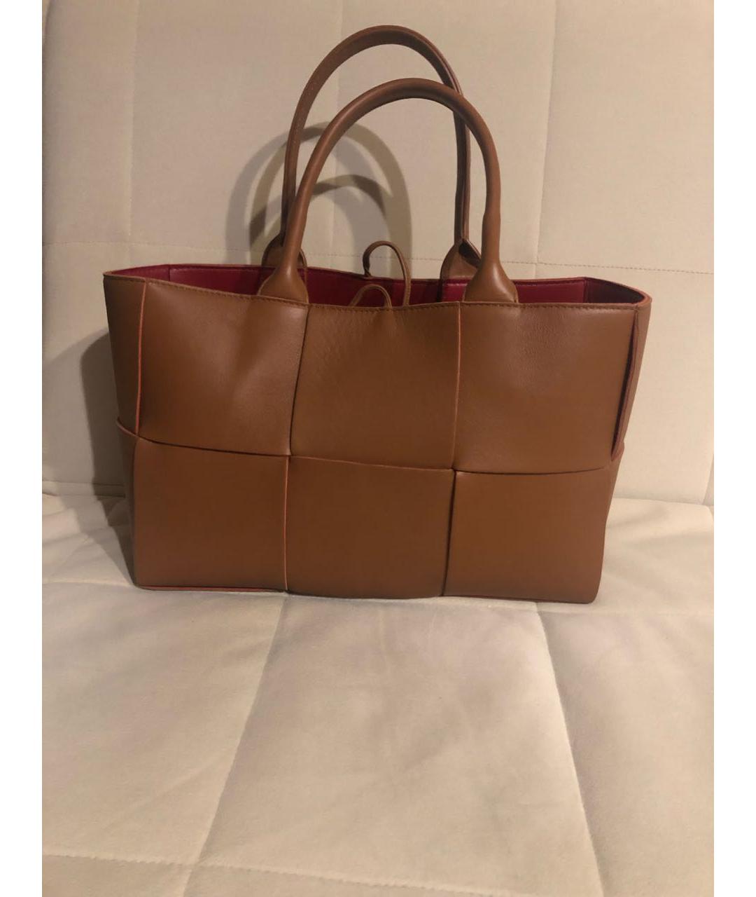 BOTTEGA VENETA Коричневая кожаная сумка тоут, фото 2